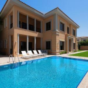 Maison Privee - Luxury 5BR Villa with Private Pool and Beach Dubai