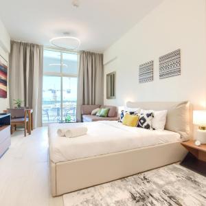 Spacious Studio Apartment in Azizi Aliyah Dubai Healthcare City by Deluxe Holiday Homes Dubai